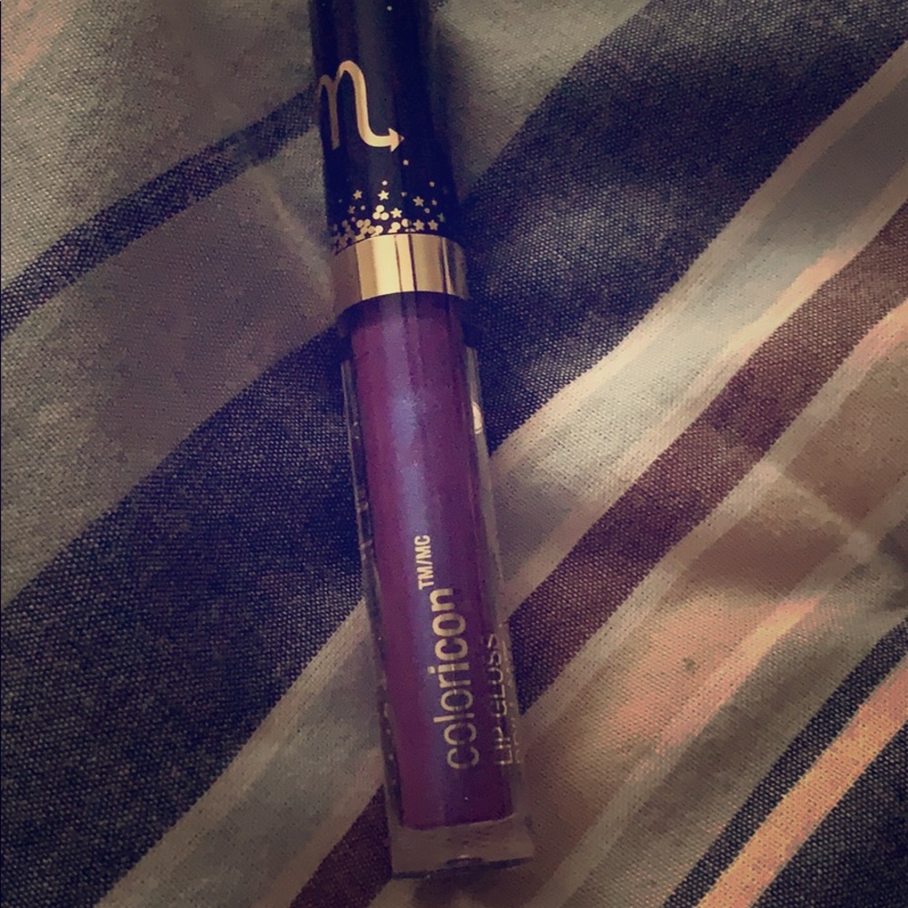 Purple lip gloss